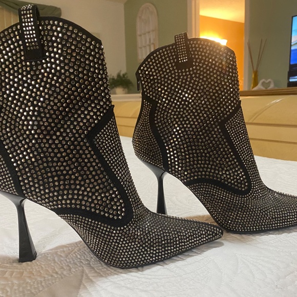High heeled booties - Picture 2 of 4